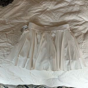 BRAND NEW: Aritzia TNAMOVE Micro Tennis Pro Skirt (size S)